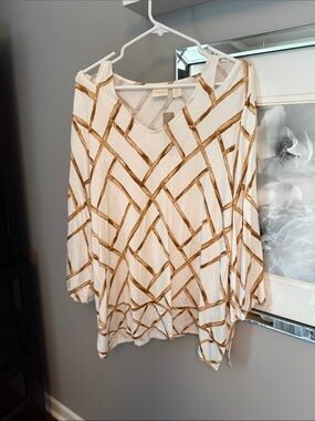 Chico's White V-Neck Top with Brown Lattice Pattern